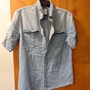 H&m women's short sleeve snap closures shirt, size medium